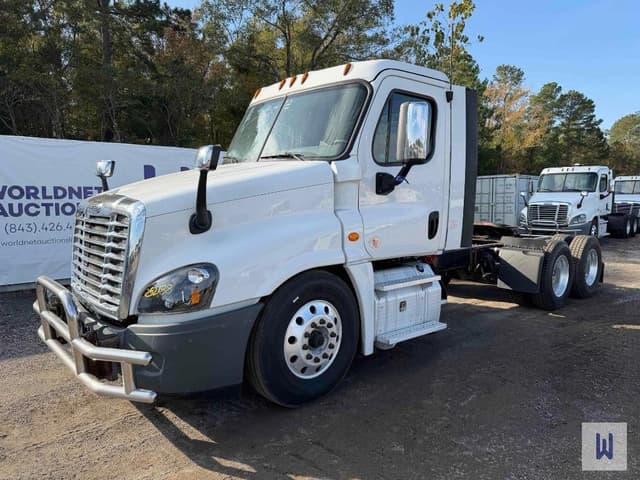 Image of Freightliner Cascadia 125 equipment image 1