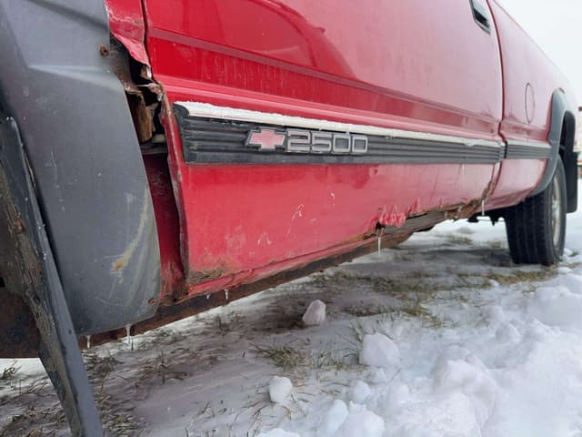 Image of Chevrolet 2500 equipment image 3