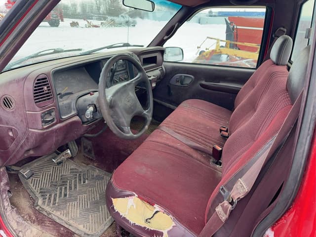 Image of Chevrolet 2500 equipment image 4