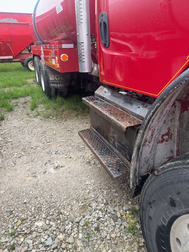 Image of Freightliner M2 equipment image 3