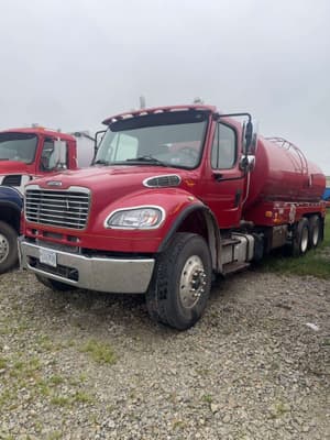 2016 Freightliner M2 Image