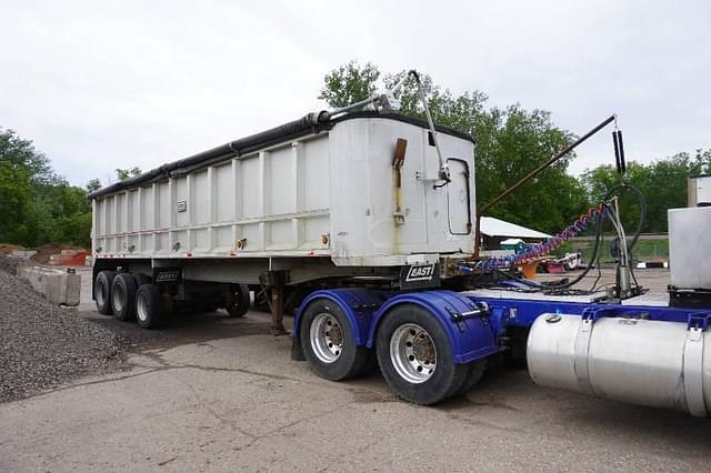 Image of Peterbilt 379 equipment image 1