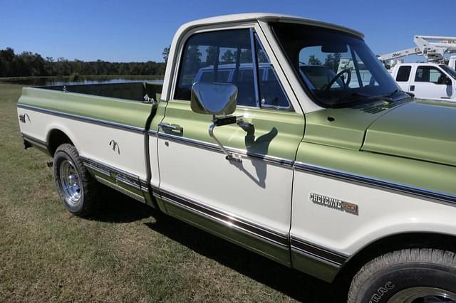 Image of Chevrolet Cheyenne equipment image 2