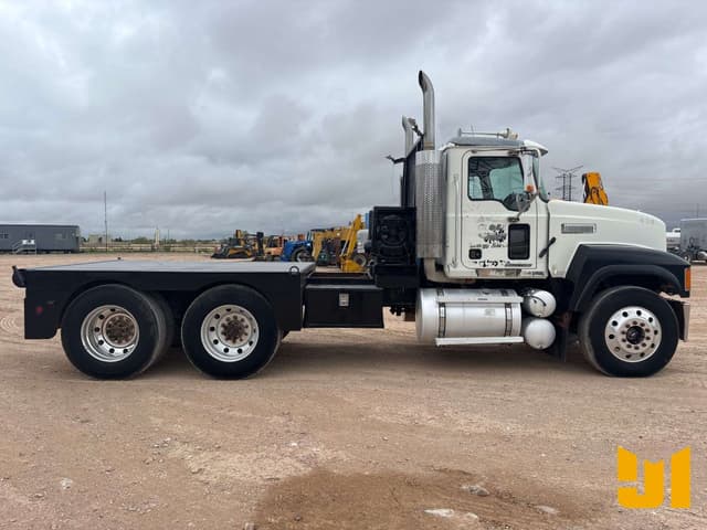 Image of Mack CHN613 equipment image 3