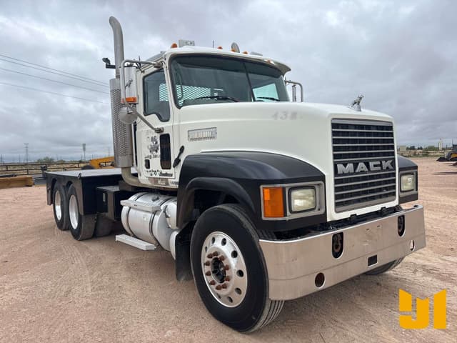 Image of Mack CHN613 equipment image 2