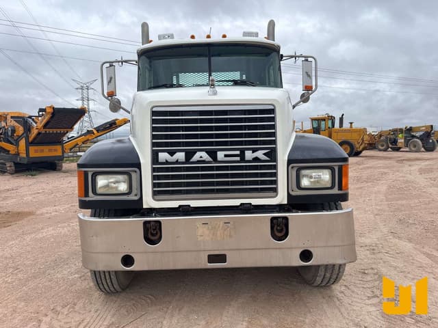 Image of Mack CHN613 equipment image 1