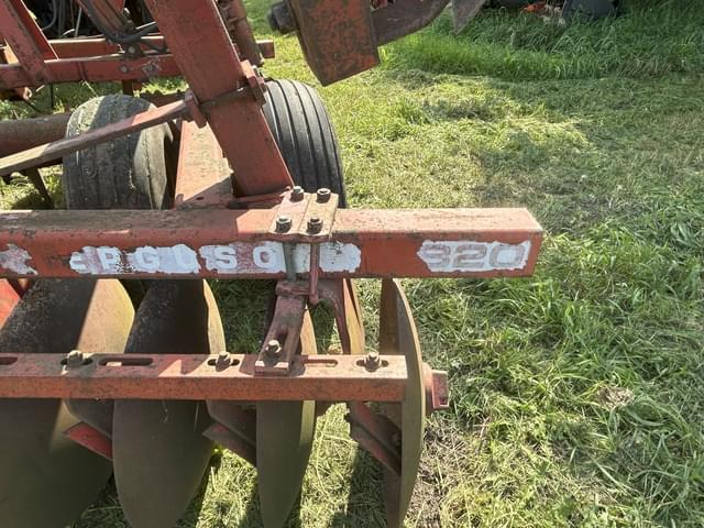 Image of Massey Ferguson 820 equipment image 3