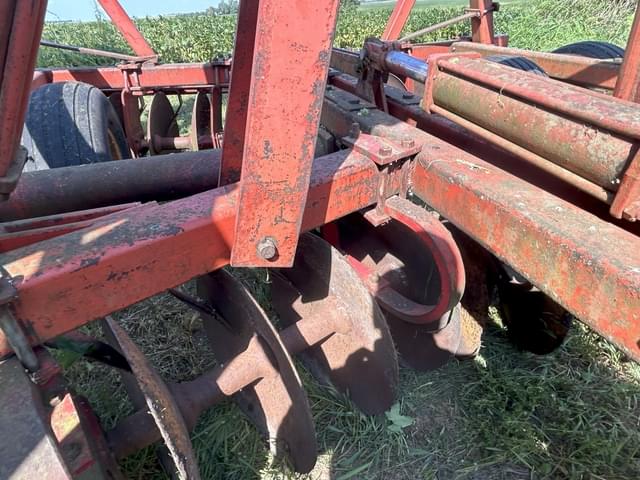 Image of Massey Ferguson 820 equipment image 2