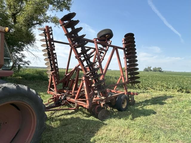 Image of Massey Ferguson 820 equipment image 1