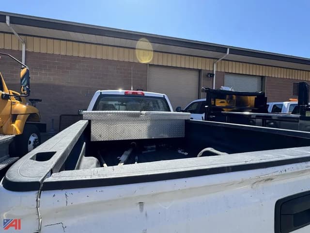 Image of Chevrolet 2500HD equipment image 4