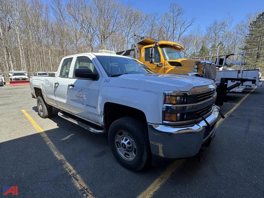 2015 Chevrolet 2500HD Equipment Image0