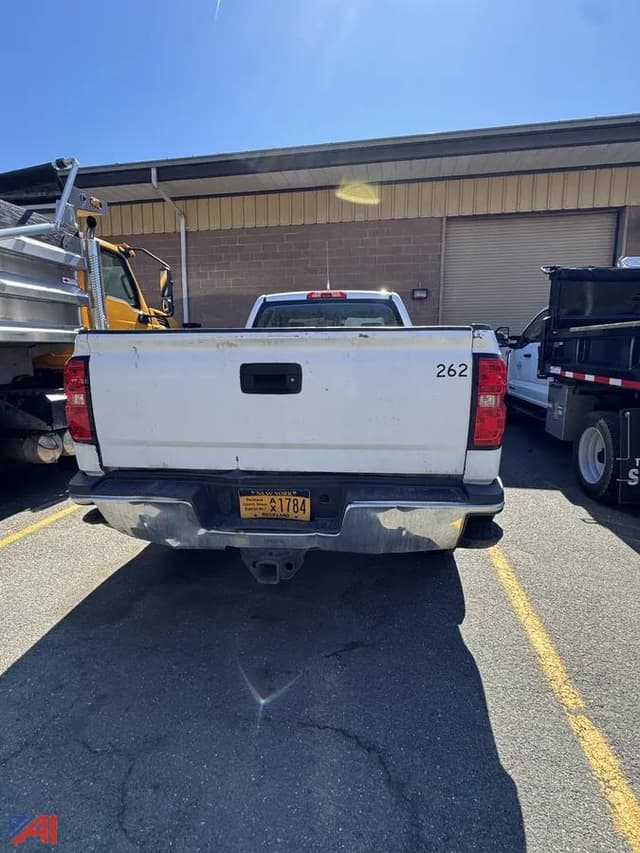 Image of Chevrolet 2500HD equipment image 3