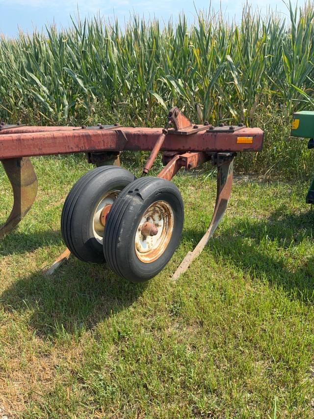 Image of International Harvester 11 subsoiler equipment image 2
