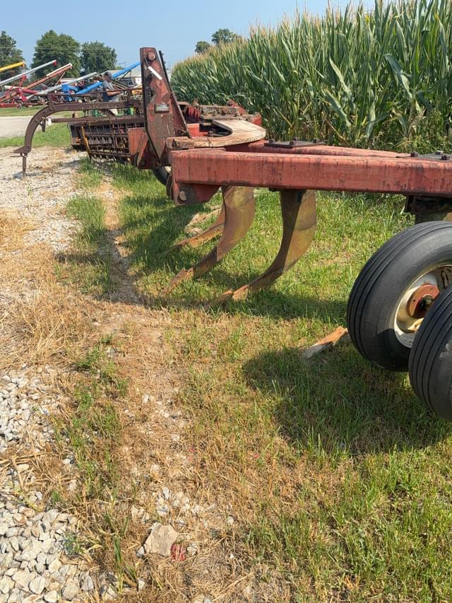 Image of International Harvester 11 subsoiler equipment image 1