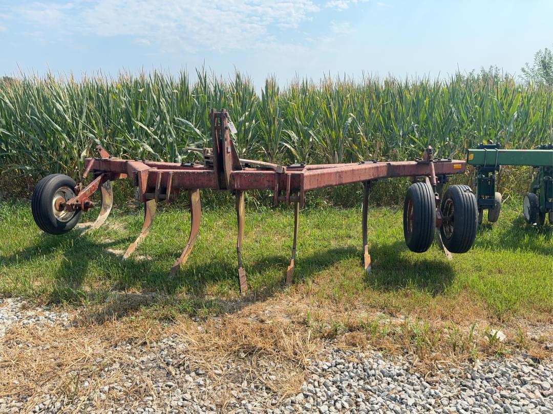 Image of International Harvester 11 subsoiler Primary image
