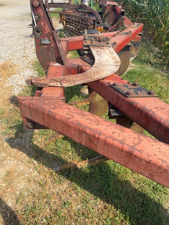 Image of International Harvester 11 subsoiler equipment image 3