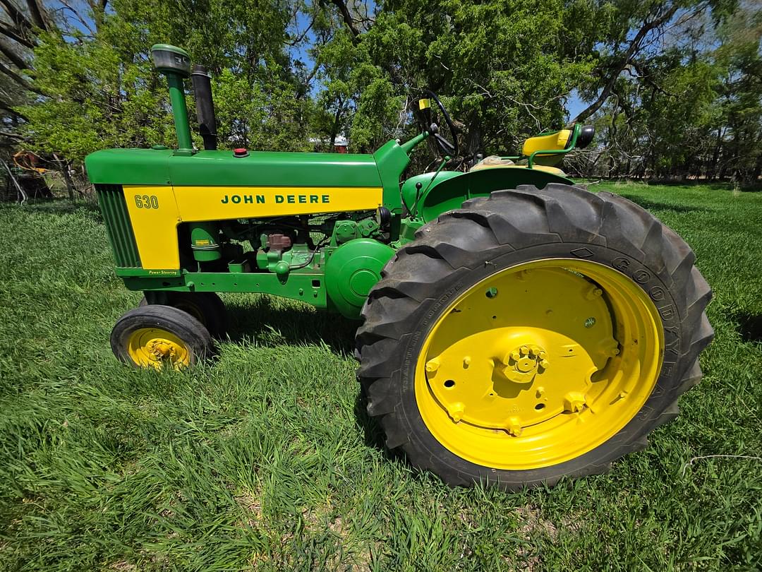 Image of John Deere 630 Primary image