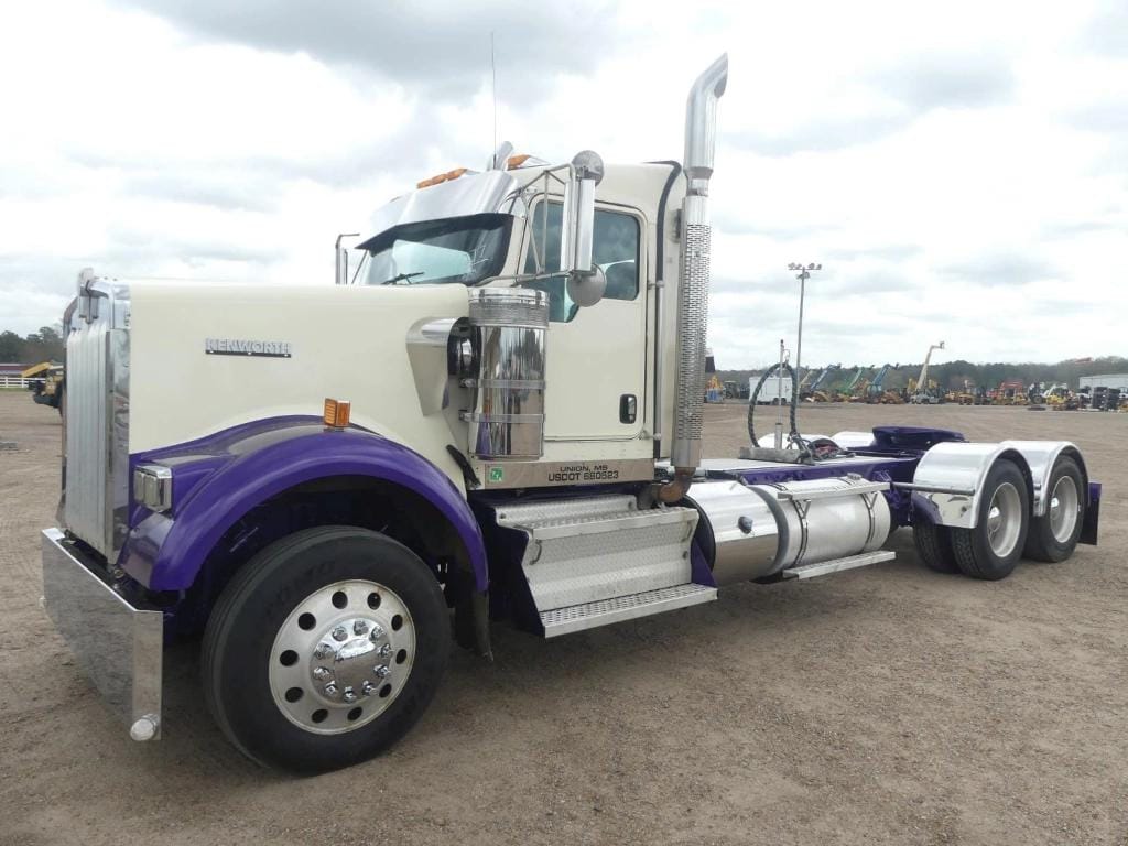 Main image Kenworth W900