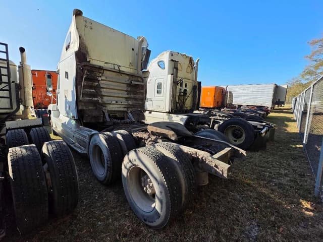 Image of Freightliner Century Class equipment image 2