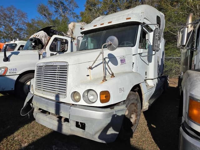 Image of Freightliner Century Class equipment image 1