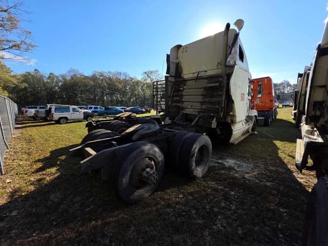 Image of Freightliner Century Class equipment image 3