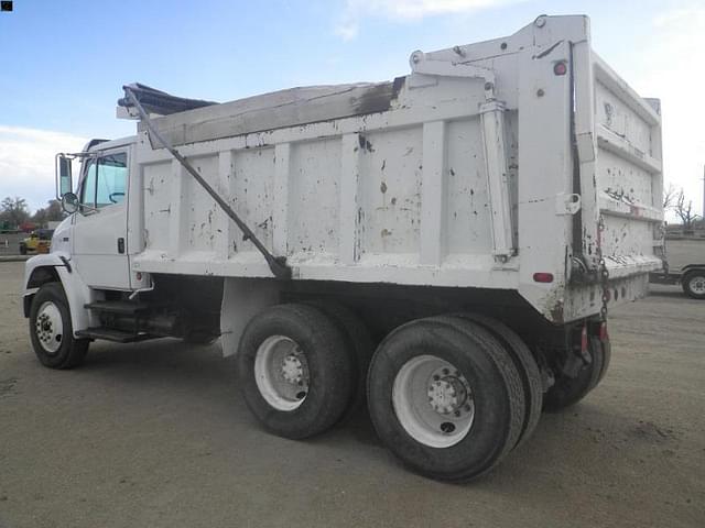 Image of Freightliner FL80 equipment image 4
