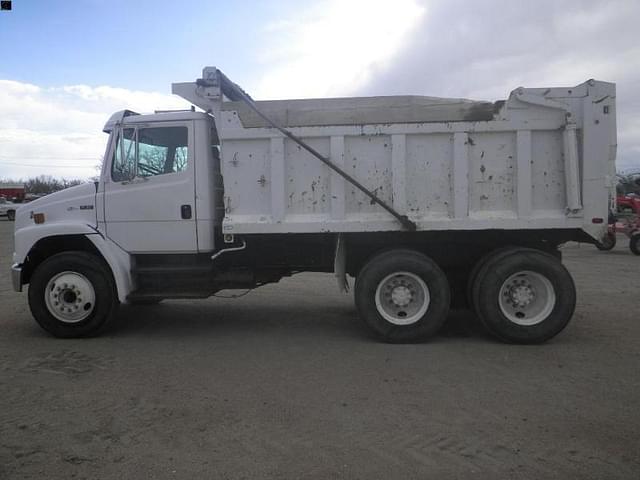 Image of Freightliner FL80 equipment image 3