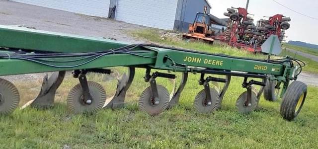Image of John Deere 2810 equipment image 3