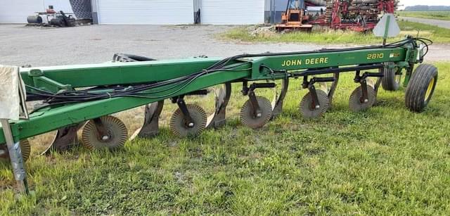 Image of John Deere 2810 equipment image 2