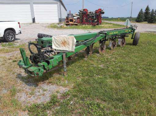 Image of John Deere 2810 equipment image 4