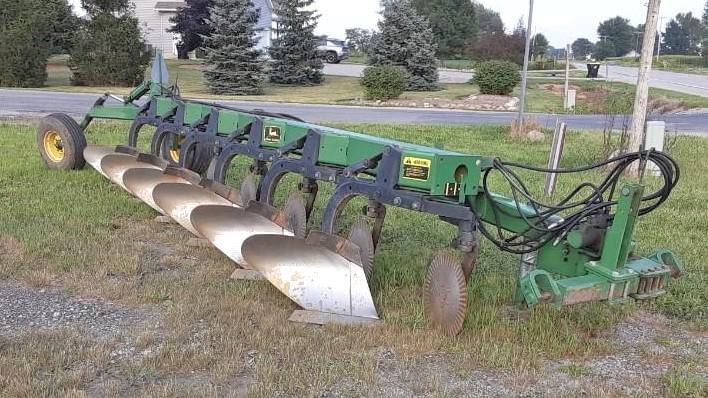 Image of John Deere 2810 Primary image