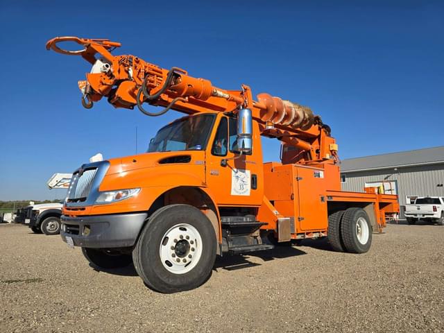 Image of International 4400 equipment image 1