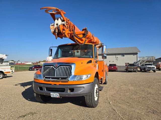 Image of International 4400 equipment image 3