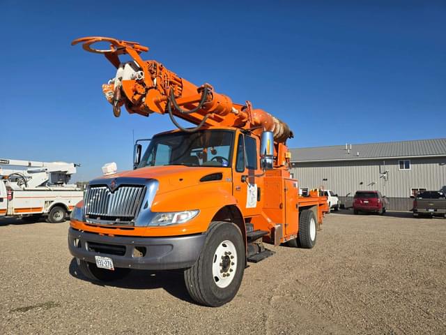 Image of International 4400 equipment image 2