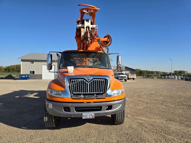Image of International 4400 equipment image 4