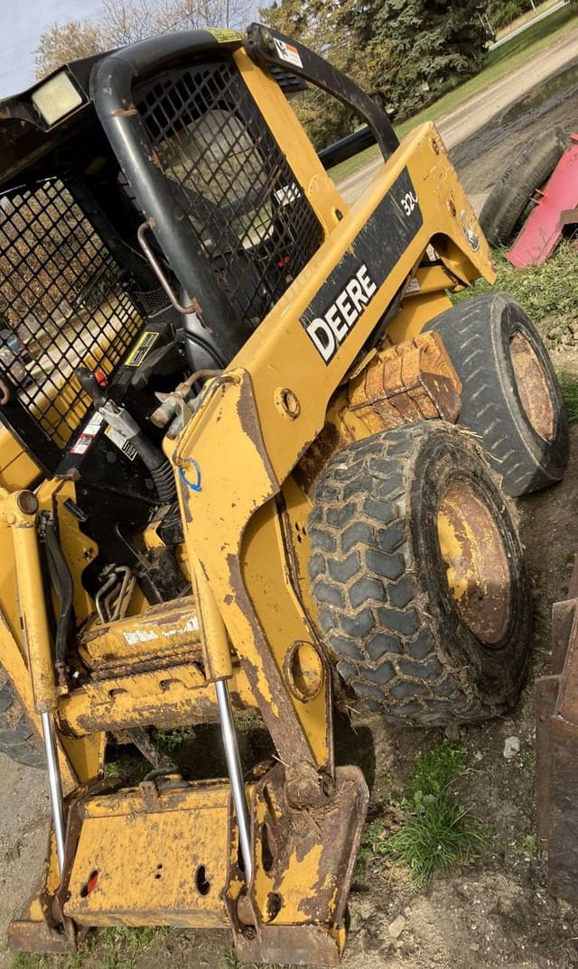 Image of John Deere 320 equipment image 3