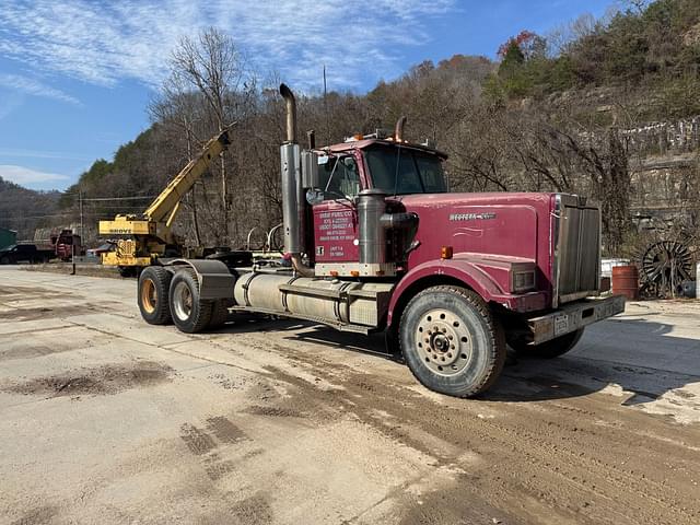 Image of Western Star 4964F equipment image 2