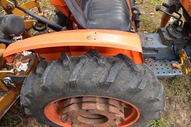 Image of Kubota L175 equipment image 3