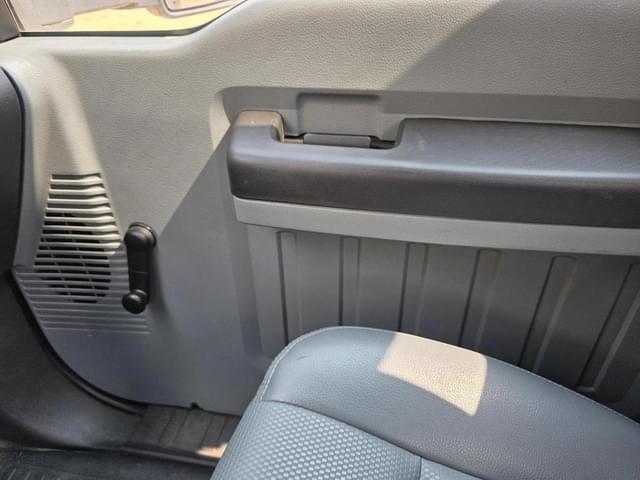 Image of Ford F-550 equipment image 4