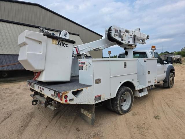 Image of Ford F-550 equipment image 3