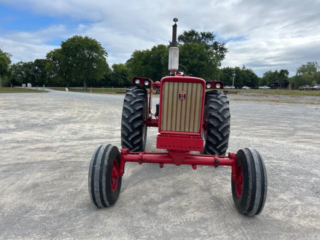 Image of Farmall 706 equipment image 2
