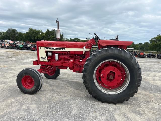 Image of Farmall 706 equipment image 1