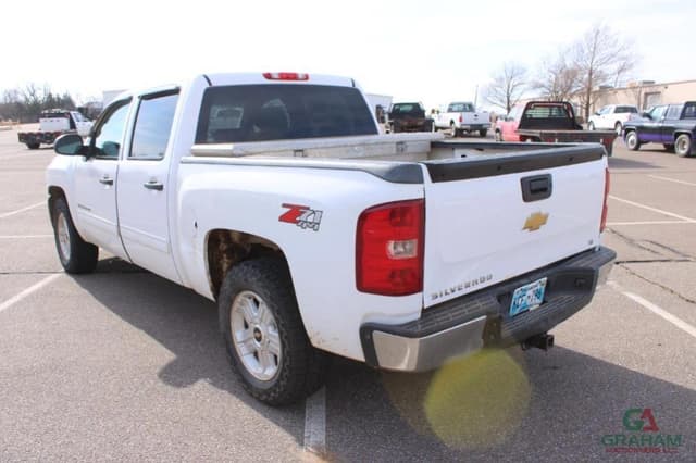 Image of Chevrolet Silverado equipment image 3