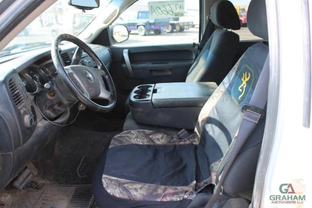 Image of Chevrolet Silverado equipment image 4