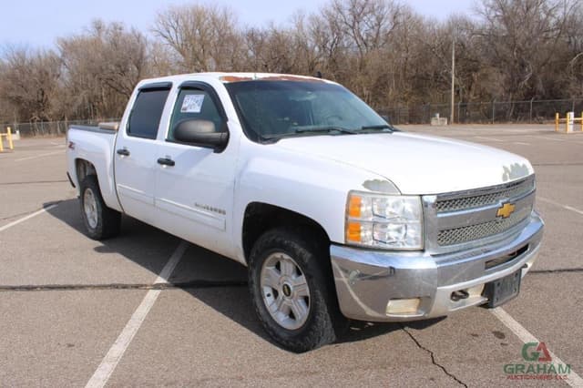Image of Chevrolet Silverado equipment image 1
