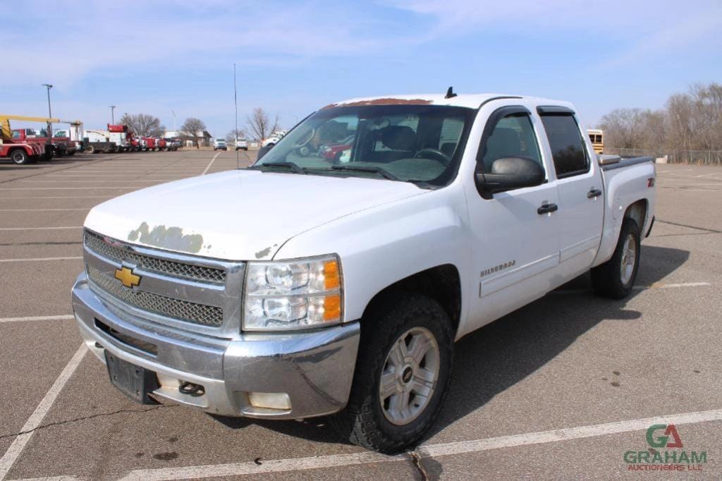 2013 Chevrolet Silverado Equipment Image0