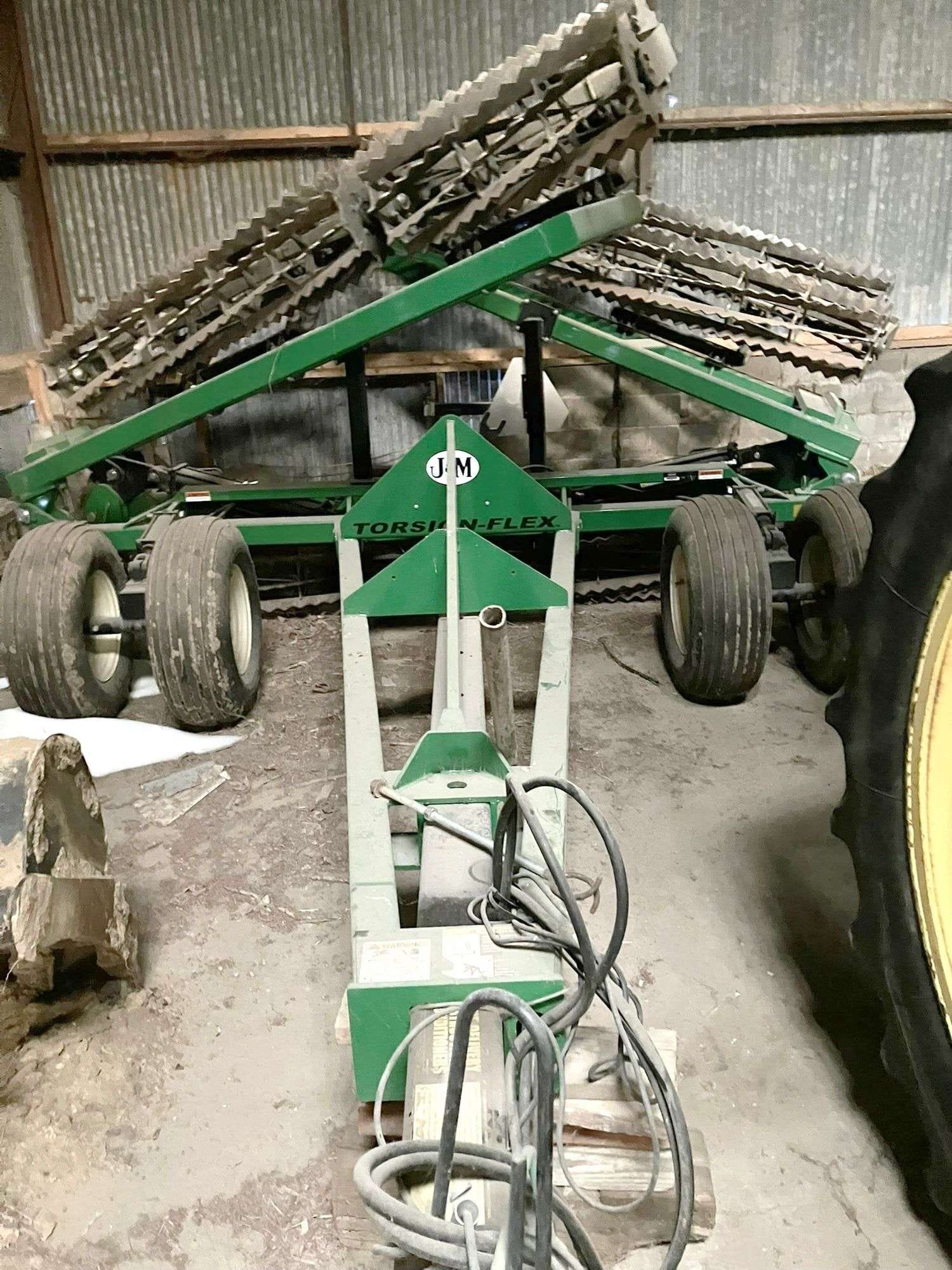 J&M TF212 Equipment Image0