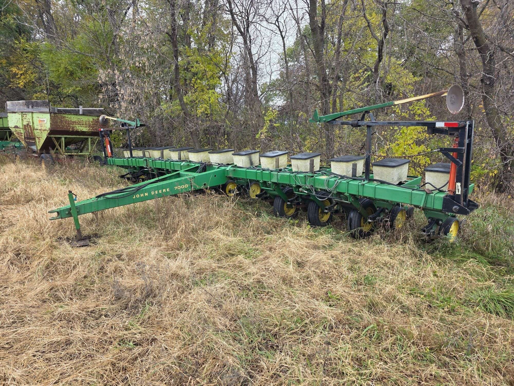 John Deere 7000 Equipment Image0