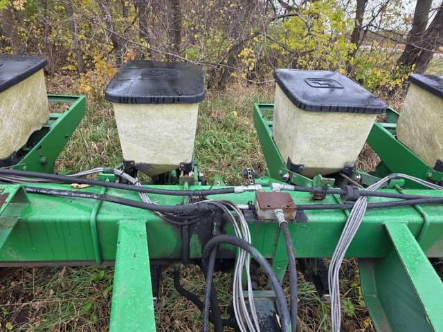 Image of John Deere 7000 equipment image 4