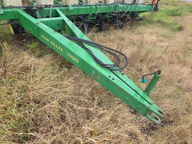 Image of John Deere 7000 equipment image 2